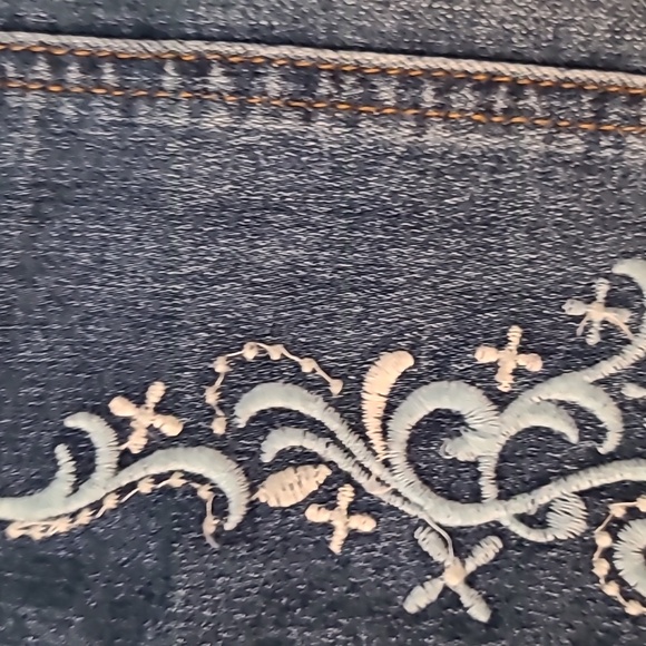 Romeo & Juliet Couture Jean skirt - Picture 3 of 7